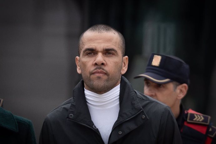 Archivo - El exfutbolista Dani Alves a su salida de la cárcel de Can Brians, a 25 de marzo de 2024, en Sant Esteve de Sesrovires, Barcelona, Catalunya (España)