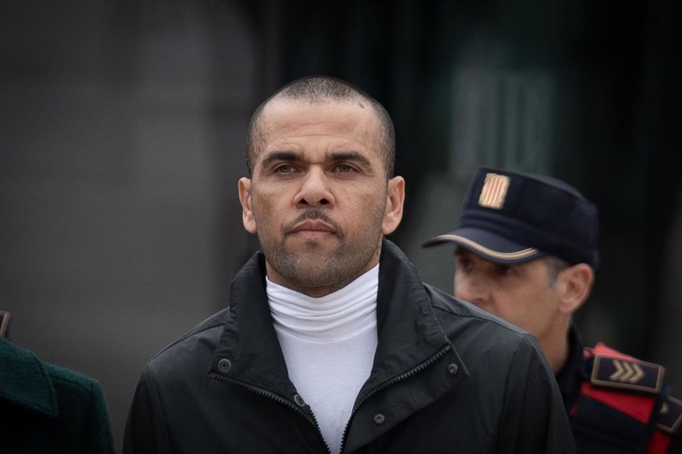 Archivo - El exfutbolista Dani Alves a su salida de la cárcel de Can Brians, a 25 de marzo de 2024, en Sant Esteve de Sesrovires, Barcelona, Catalunya (España)