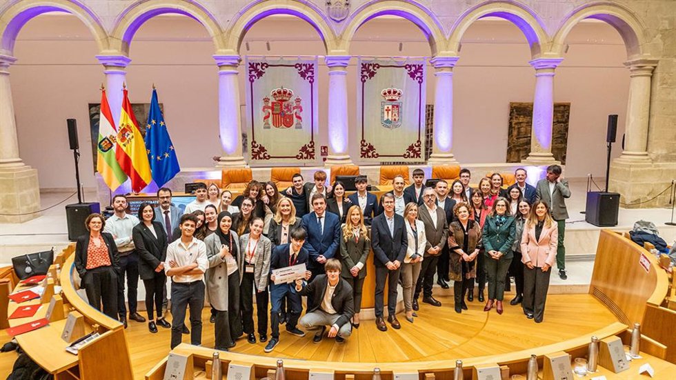 El IES La Laboral gana el VI Torneo de Debate Preuniversitario organizado por la