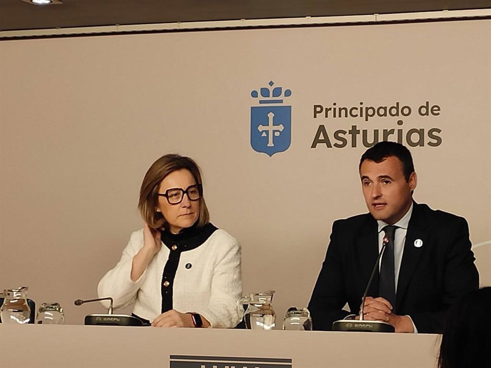 Guillermo Peláez, a la derecha