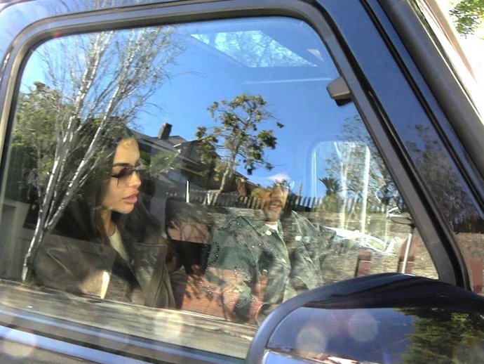 Joana Sanz y Dani Alves a su llegada a su domicilio este lunes