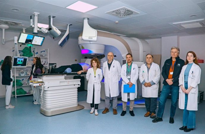 El Hospital Virgen del Rocío pone en marcha radiocirugía para tipos concretos de tumores cerebrales.