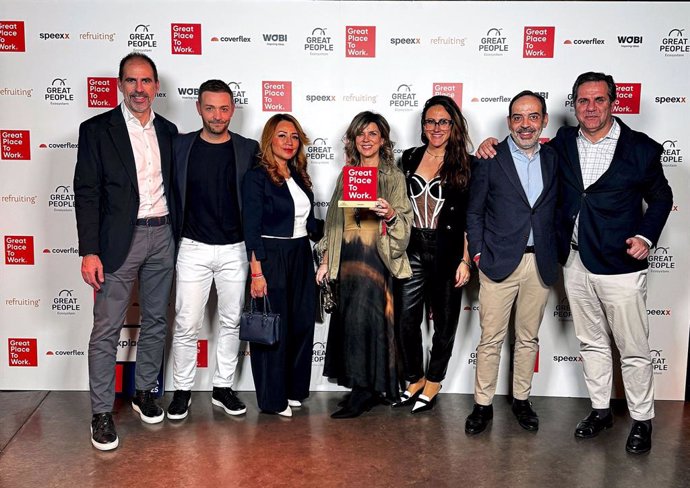 Entrega del premio a equipo Conversia