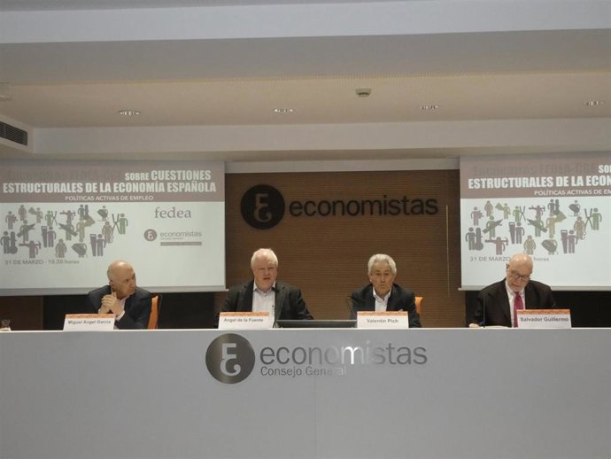 Miguel Ángel García, Ángel de la Fuente, Valentín Pich y Salvador Guillermo durante la sesión titulada 'Políticas activas de empleo'.