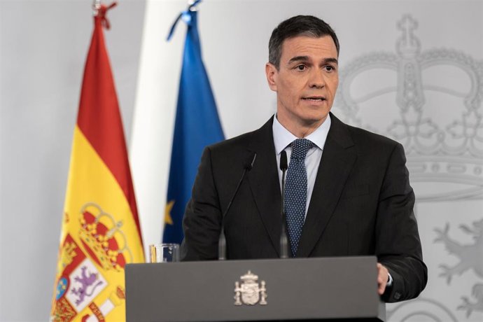 El presidente del Gobierno, Pedro Sánchez, durante una rueda de prensa posterior a las reuniones con los representantes de los grupos parlamentarios, en La Moncloa, a 13 de marzo de 2025, en Madrid (España). 