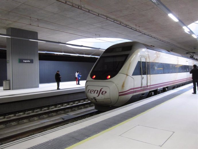 Archivo - Tren Estación Del Ferrocarril De Logroño