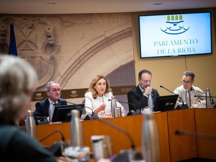 La consejera de Salud, María Martín explica las actuaciones en el Hospital de Calahorra