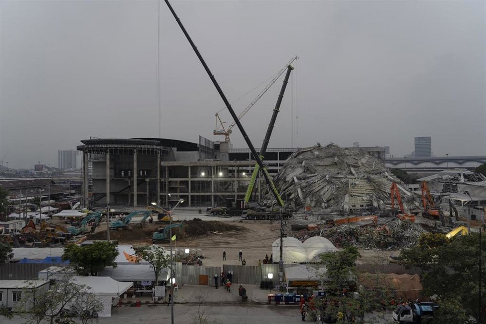 31 March 2025, Thailand, Bangkok: A General view of the site of a building that collapses following an earthquake in Bangkok.