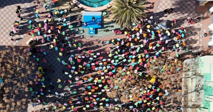 Más de 1.100 personas con TEA disfrutan de una jornada de ocio inclusivo en Parque Warner Madrid.