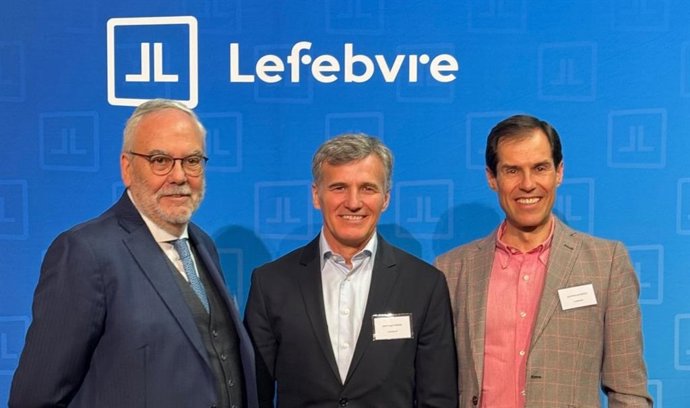 Juan Pujol, presidente de Lefebvre; José Angel Sandin, CEO de Lefebvre; y J. Manuel Mateo. Product Manager R&D – Lefebvre Sarrut