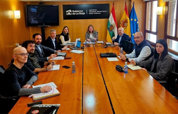 Reunión de trabajo que ha mantenido este lunes, 31 de marzo, la consejera de Agricultura, Noemí Manzanos con los representantes de las Organizaciones Profesionales Agrarias (OPA) de La Rioja (Arag-Asaja, UAGR y UPA)