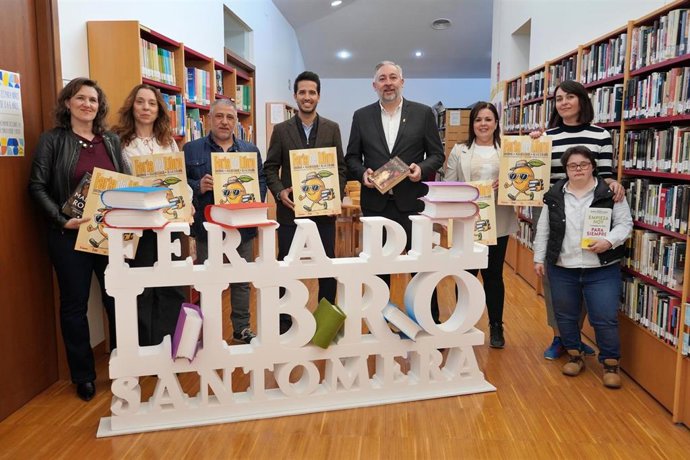 El alcalde, Víctor Martínez, presenta la programación este lunes en la Biblioteca Municipal junto a Patricio Sánchez, director general de Patrimonio Cultural