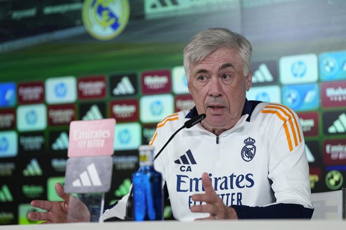 Carlo Ancelotti, técnico do Real Madrid, participa de sua coletiva de imprensa durante o dia de treinamento do Real Madrid antes da partida de futebol contra o CD Leganes pela Liga Espanhola, LaLiga EA Sports, na Ciudad Deportiva Real Madrid, em 28 de mar