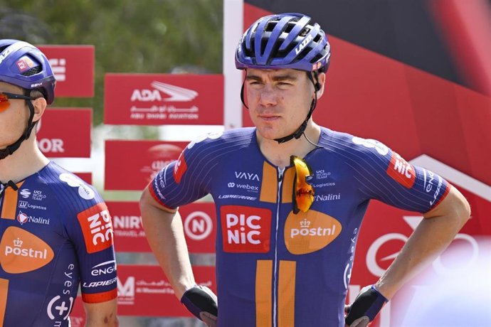 Archivo - El ciclista neerlandés Fabio Jakobsen (Team Picnic PostNL) en la presentación del equipo en los Emirates Árabes Unidos