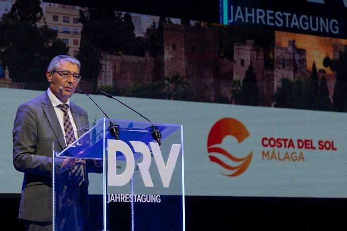 Francisco Salado ha subrayado el impacto positivo del turismo de congresos en la Costa del Sol, señalando que "el segmento de congresos es para nosotros, junto con el golf, el más rentable en términos económicos pues rompe la estacionalidad"