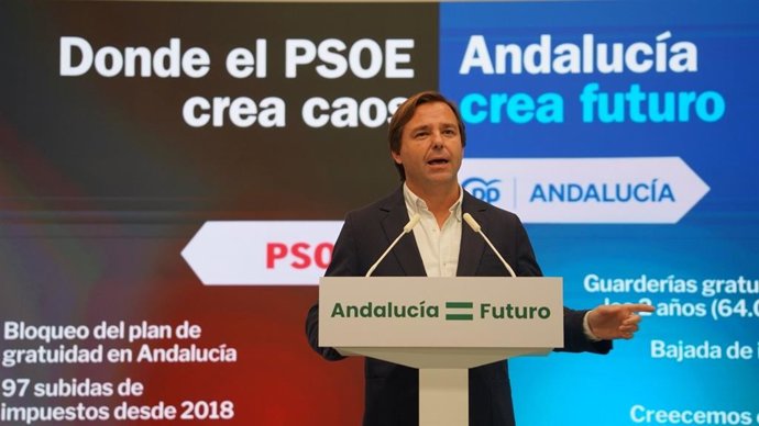 El secretario general del PP de Andalucía, Antonio Repullo, este lunes en rueda de prensa.