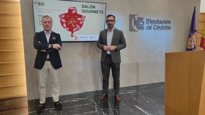 Félix Romero (dcha.) en la pesentación de la participación de Córdoba en el Salón Gourmets.