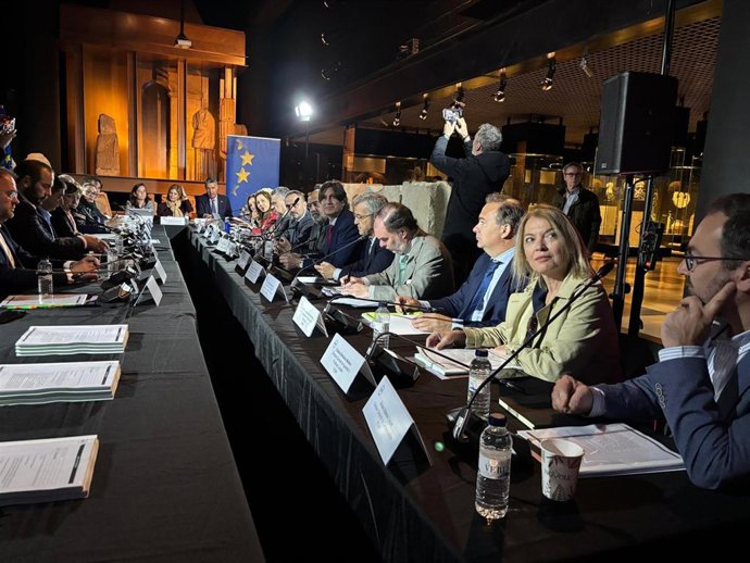 Escobar reclama al Gobierno de España que atienda con urgencia las reclamaciones de los ayuntamientos de mejorar la financiación local