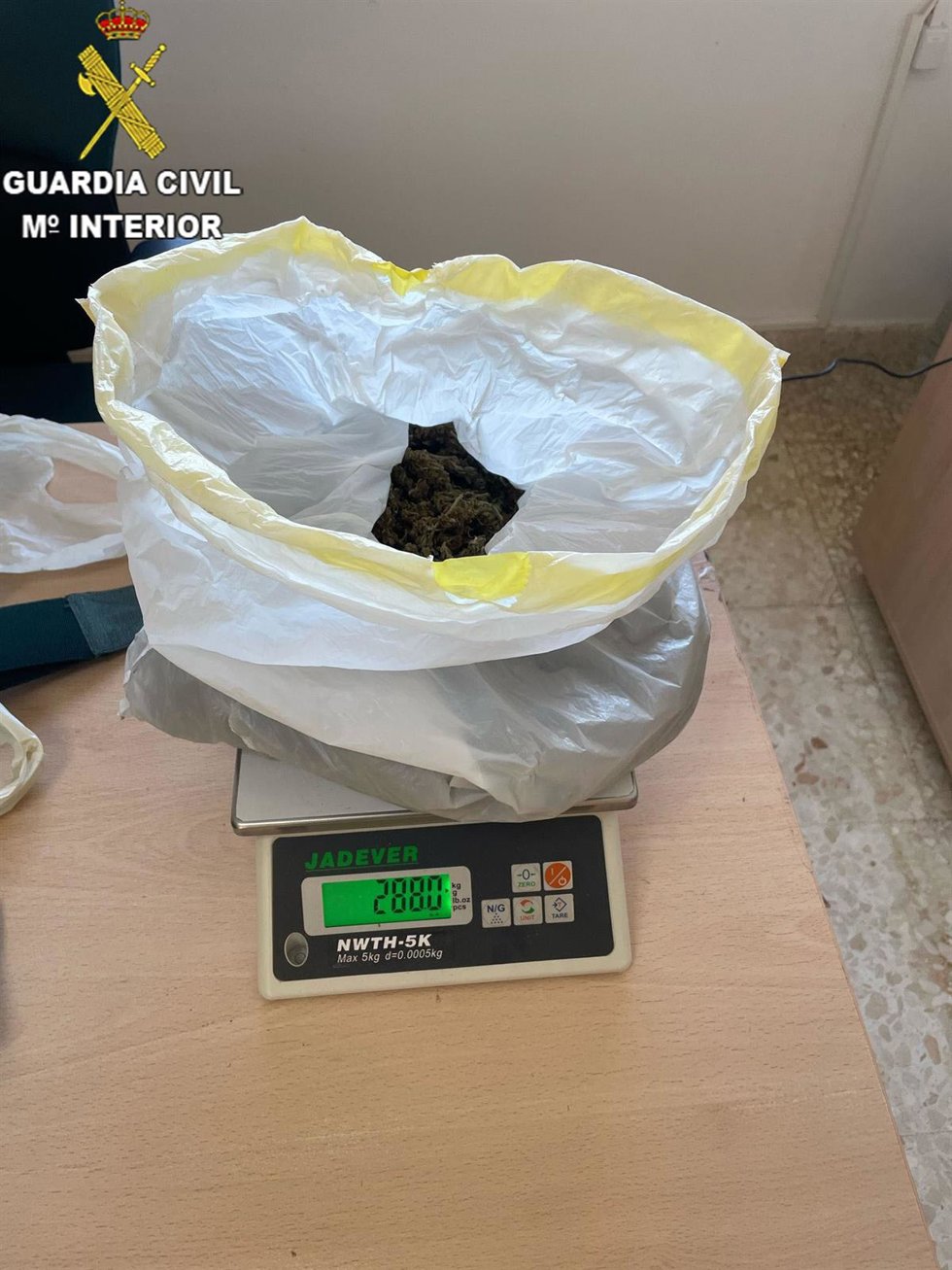 Marihuana hallada oculta en un vehículo en Olvera.