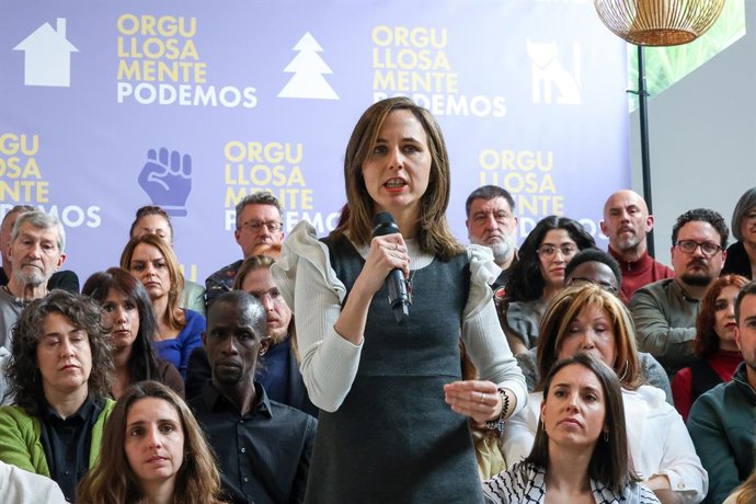 La secretaria general de Podemos, Ione Belarra, acompañada por la Eurodiputada, Irene Montero, presenta la lista al Consejo Ciudadano Estatal con la que concurre, en el Espacio Ecooo, a 31 de marzo de 2025, en Madrid (España). La lista del Consejo Ciudada
