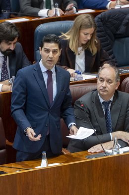 Archivo - El consejero de Educación y Universidades, Emilio Viciana, interviene durante un pleno en la Asamblea de Madrid, a 20 de febrero de 2025, en Madrid (España). 