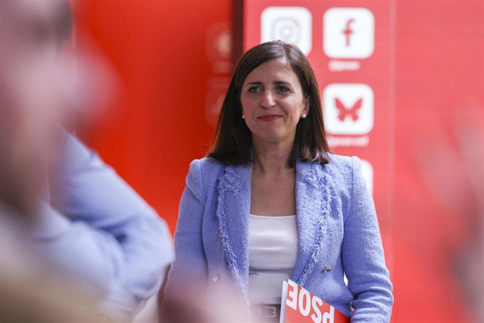 La portavoz del PSOE , Esther Peña, en una rueda de prensa en la sede del partido en la calle Ferraz.