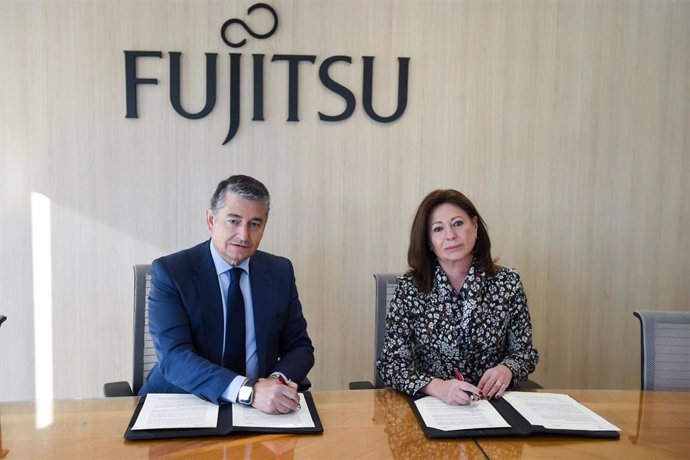 La Junta impulsa la investigación para frenar los ciberataques en el ámbito sociosanitario. El consejero de Presidencia, Interior, Diálogo Social y Simplificación Administrativa, Antonio Sanz, ha firmado el convenio con Fujitsu.