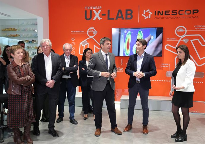 Mazón destaca que Ivace+i invierte en un prototipo de escáner con IA para "mejorar el control de calidad" en el calzado.