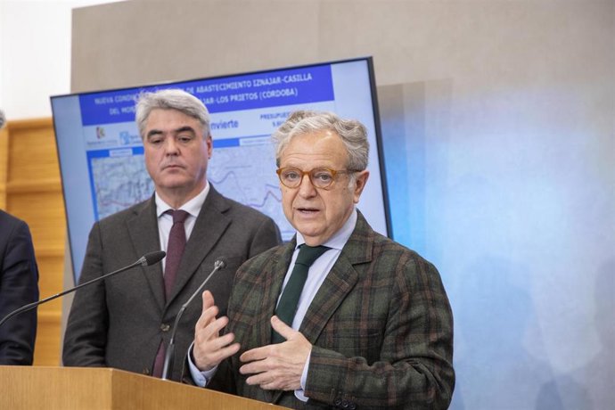 El presidente de la Diputación de Córdoba, Salvador Fuentes, en rueda de prensa.