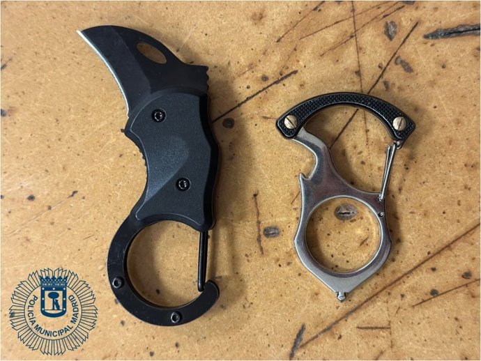 Detenido un joven armado con cuchillo karambit por agredir y amenazar de muerte a otro en una calle de Tetuán