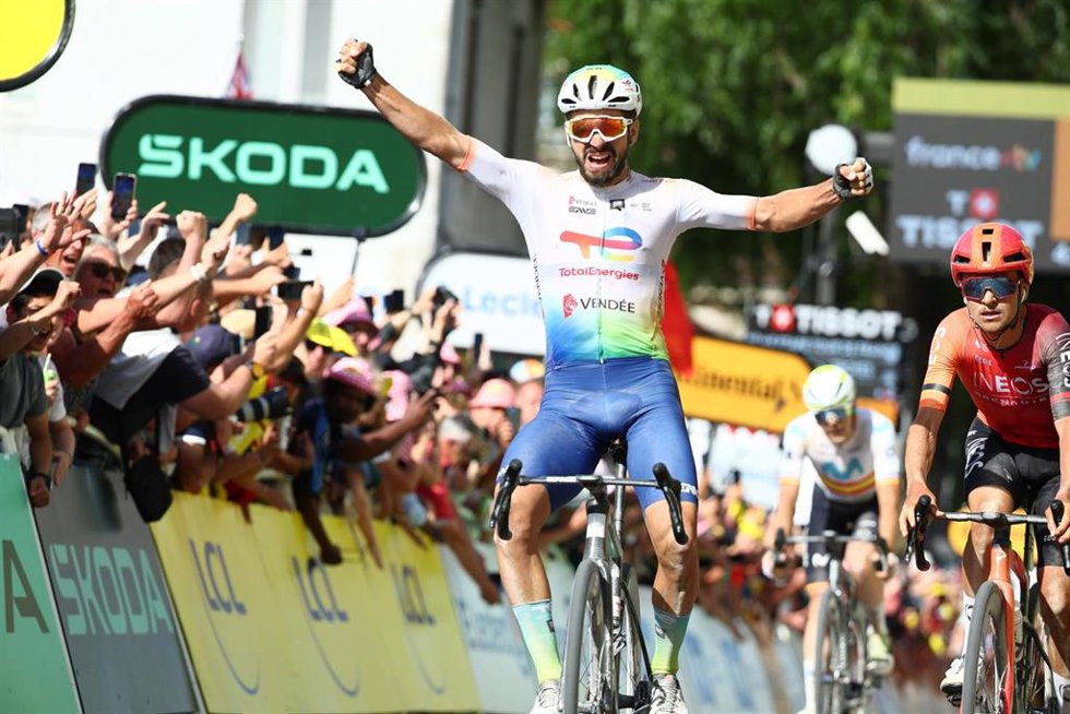 Archivo - El francés Anthony Turgis del TotalEnergies gana la novena etapa del Tour de Francia 2024, en Troyes (Francia)