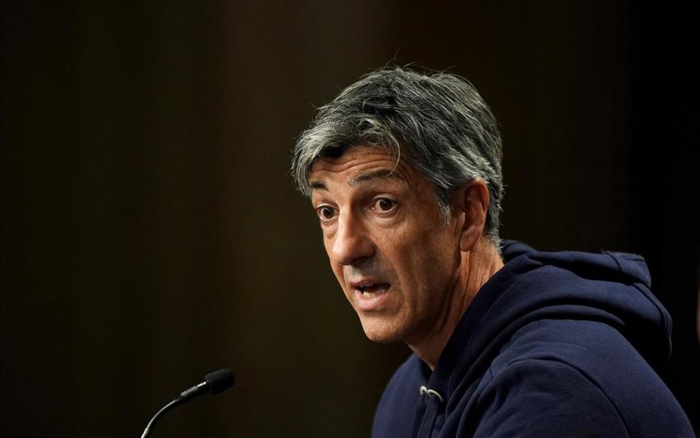 El entenador de la Real Sociedad, Imanol Alguacil, en una rueda de prensa previa a un encuentro de Europa League.