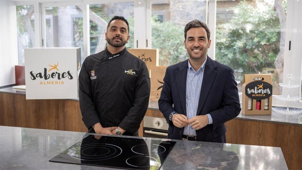El chef Luis Arango y el diputado provincial de Promoción Agroalimentaria de Almería, Carlos Sánchez.