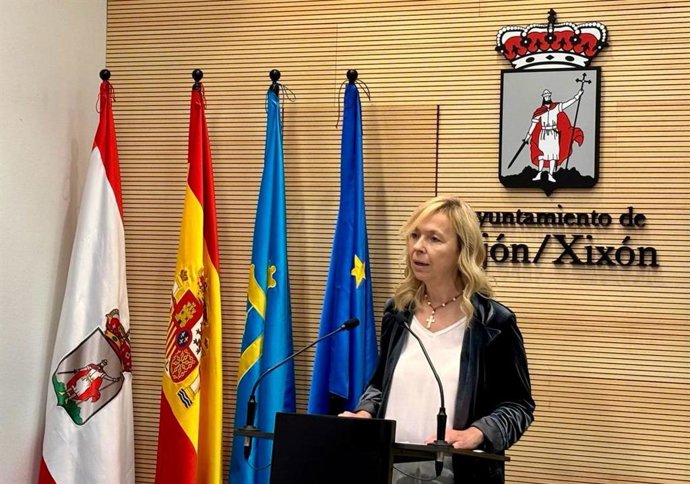 Archivo - La portavoz de Vox en el Ayuntamiento de Gijón, Sara Álvarez Rouco, en rueda de prensa en el Consistorio gijonés. (Archivo)