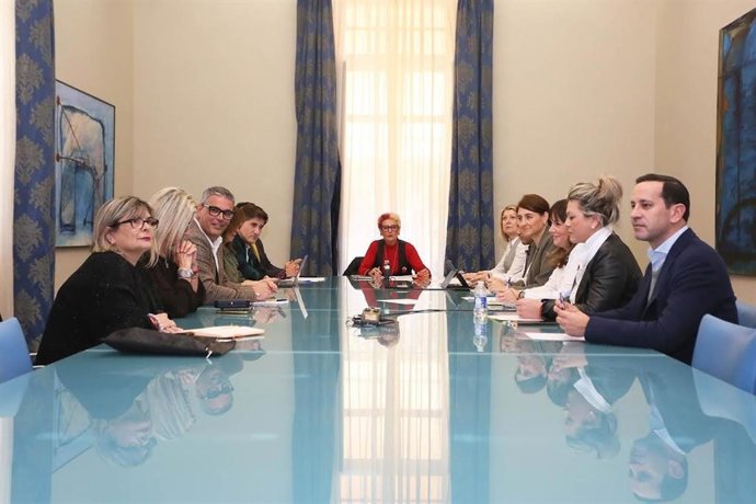 Sesión constitutiva de la comisión de investigación sobre presuntas irregularidades en un examen de una oposición de auxiliares administrativos en la Diputación de Alicante, celebrada el lunes 31 de marzo de 2025.