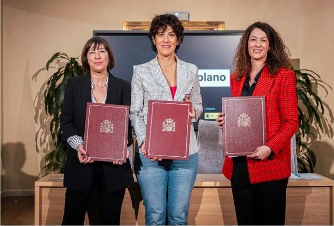 Archivo - Representantes de DAMA y Netflix, junto a la ministra de Inclusión, Seguridad Social y Migraciones, presentan la tercera edición ‘Cuéntanos las historias que nadie cuenta'.