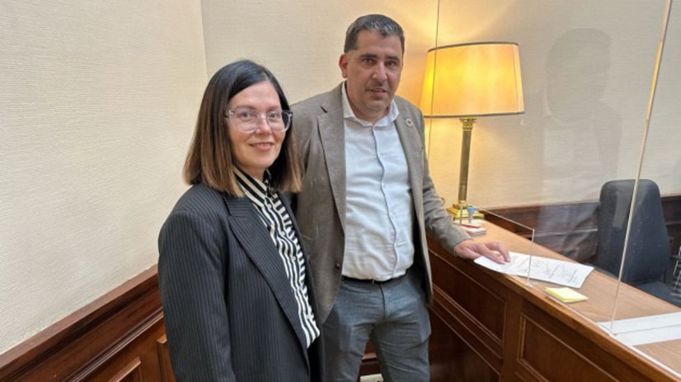 Archivo - La portavoz socialista de Energía en el Congreso, Isabel Pérez, y el portavoz de la Comisión Mixta para la Coordinación y Seguimiento de la Estrategia Española para alcanzar los Objetivos de Desarrollo Sostenible (ODS) Daniel Senderos