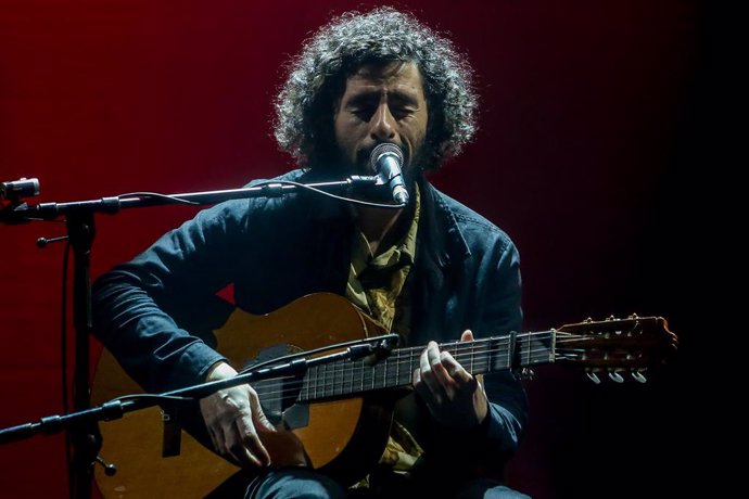 Archivo - El cantant José González durant el seu concert a l'espai Ibercaja