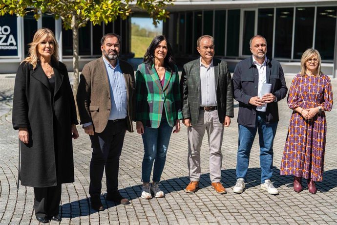 Los diputados del Grupo Popular han celebrado este lunes en Lalín (Pontevedra) su habitual reunión de los lunes, en la que han avanzado los asuntos que llevarán este martes a la Xunta de Portavoces