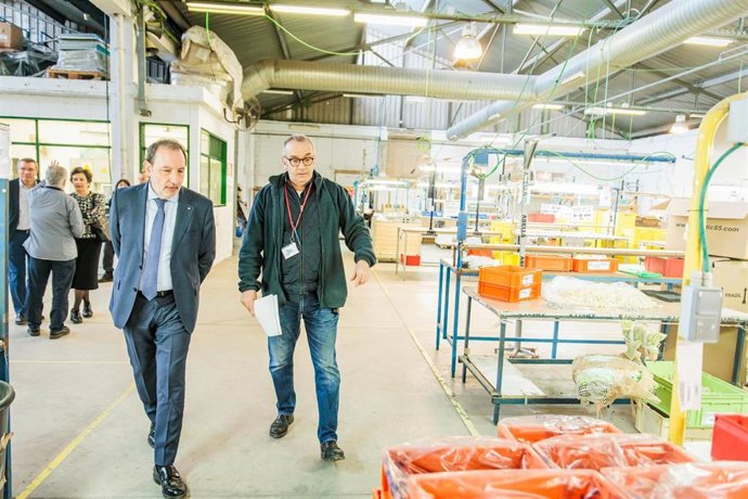 El conseller de Justicia y Calidad Democrática, Ramon Espadaler, visita un taller del Centre Penitenciari Quatre Camins, en La Roca del Vallès (Barcelona)