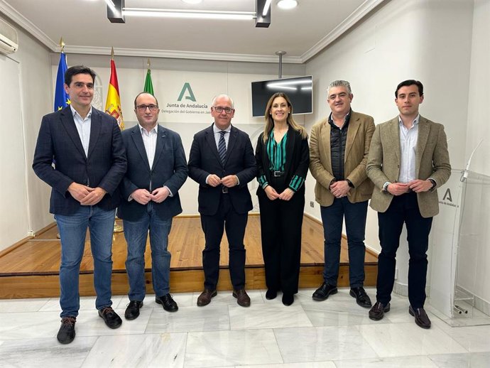 Reunión con representantes de municipios que tienen planes de sostenibilidad turística en destino.