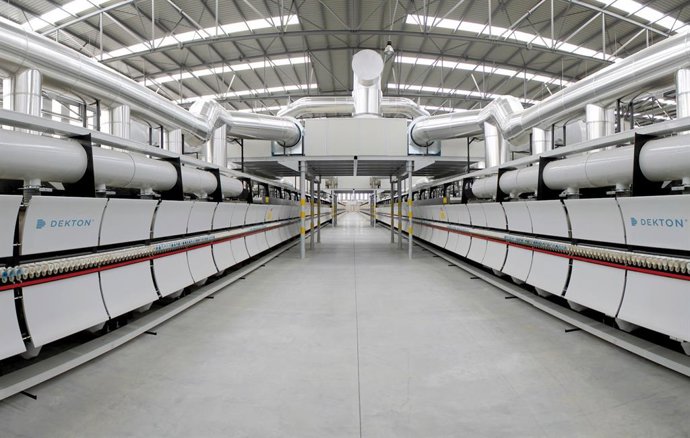 Líneas de producción de Dekton, de Cosentino.