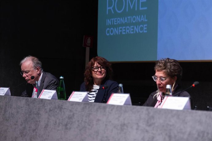 La primera teniente de alcalde de Barcelona, Laia Bonet, en la inauguración de la jornada 'All we need is home' en Roma