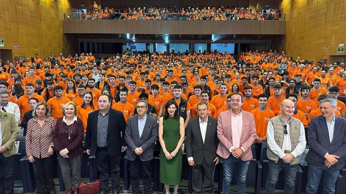 Rovira: "La digitalización, la sostenibilidad y la innovación formarán parte de todos los ciclos de FP a partir del curso 2025-2026"