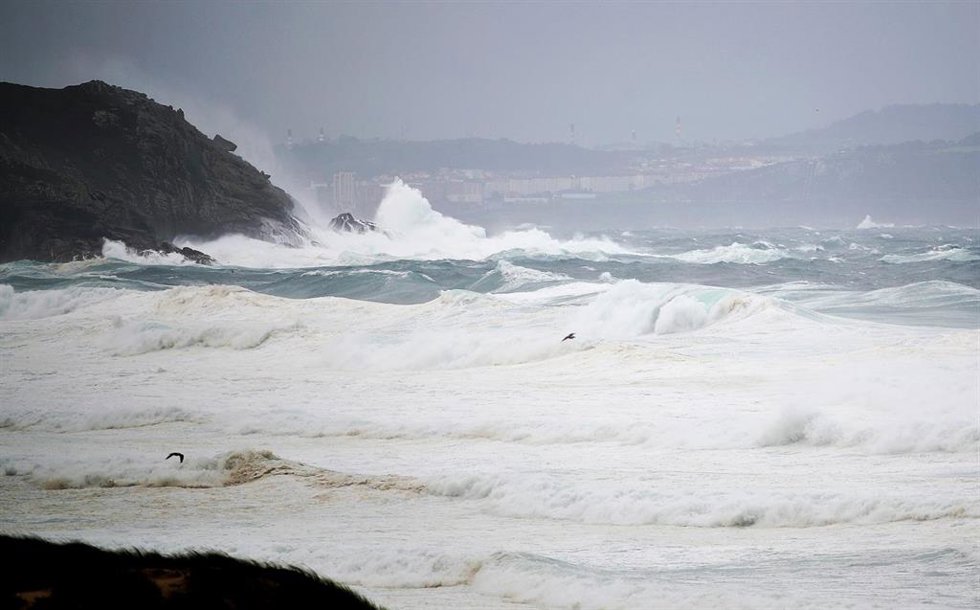 Archivo - Playa de Penencia, a 20 de octubre de 2023, en Ferrol, A Coruña, Galicia (España). La Xunta ha activado para hoy la alerta roja por temporal costero en el litoral Norte y Noroeste de la provincia de A Coruña, incluyendo la ciudad, y en la cost