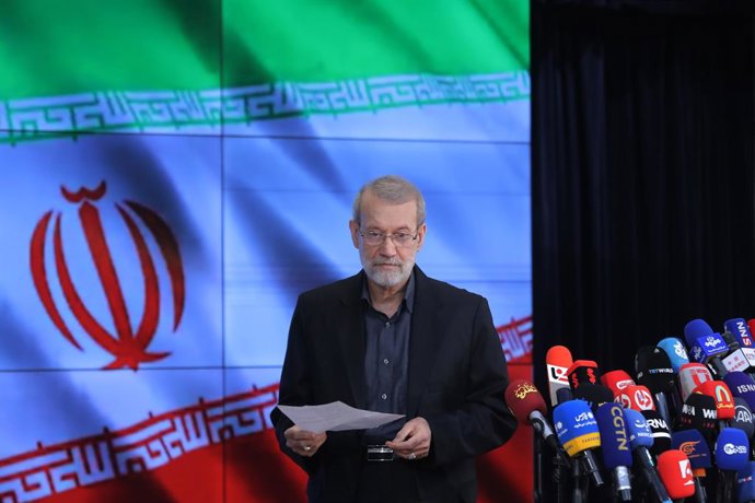 Archivo - Arquivo - 31 de maio de 2024, Teerã, Irã: O político iraniano ALI ARDESHIR LARIJANI fala com a mídia após registrar sua candidatura durante o segundo dia de registro para a eleição presidencial iraniana no Ministério do Interior em Teerã. Após o