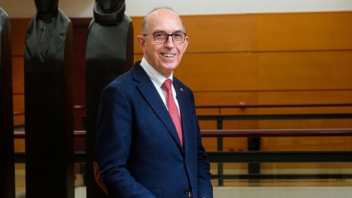 El Consejo de Gobierno de la Universidad de La Rioja concede la Medalla de Honor a Juan Carlos Ayala