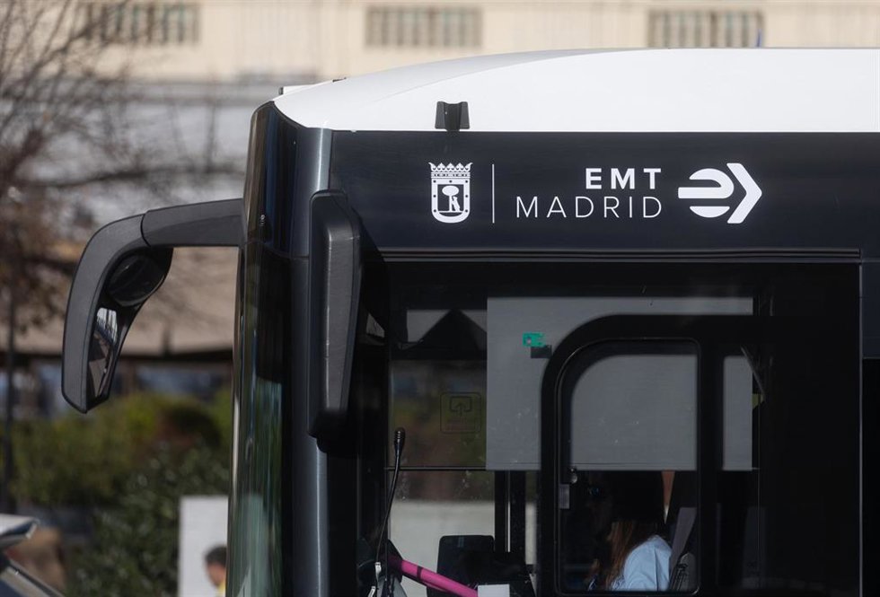 Archivo - Un autobús de la EMT, a 9 de diciembre de 2024, en Madrid (España).