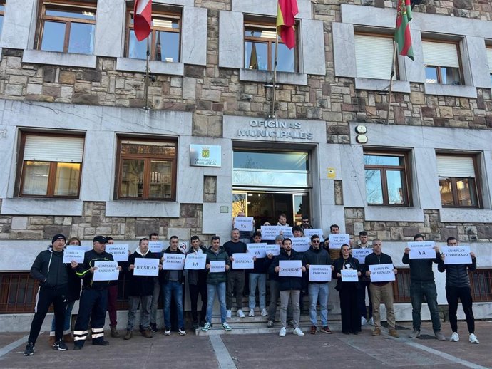 Concentración de Policía Local en Torrelavega