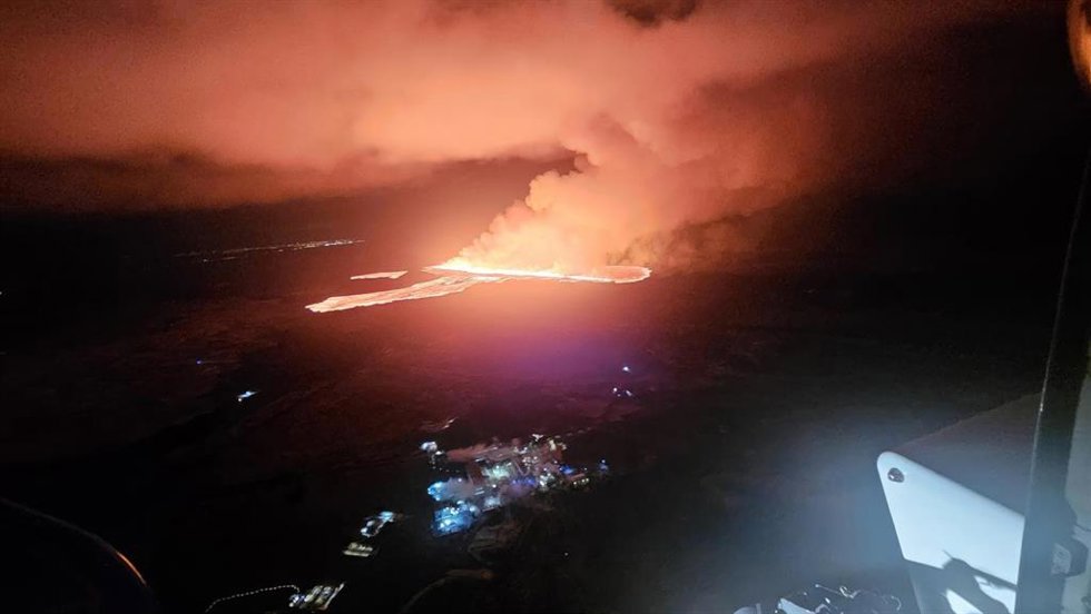 Archivo - Emisión de lava en la zona de Grindavik por una erupción en noviembre de 2024